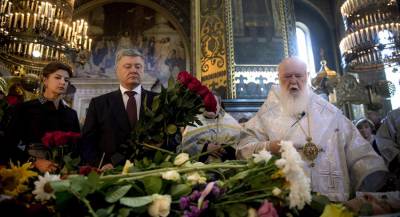 В РПЦ задались вопросом вероисповедания Порошенко