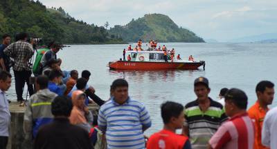 Люди погибли при пожаре на корабле у берегов Индонезии