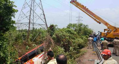 Пассажирский автобус рухнул в ущелье в Индии
