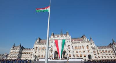 Украинцам тайно выдают венгерские паспорта
