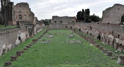 В Италии рухнула часть стены Римского Форума