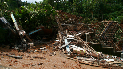 В Индонезии выросло число жертв цунами