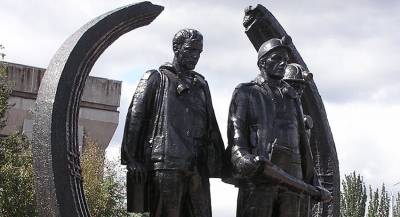 В ДНР задержали подростков за поджог памятника шахтёрам