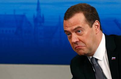 Странный голос Дмитрия Медведева