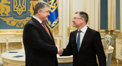 Порошенко и Волкер обсудили ситуацию в Донбассе