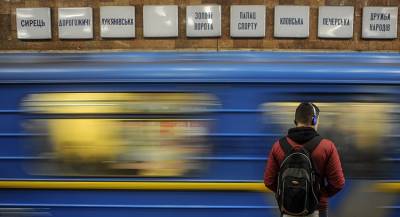 Неизвестное вещество распылили в метро Киева