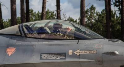 Истребители F-16 подняли в воздух из-за авиадебошира