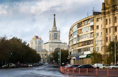 «Магазины на день закрылись, чтобы пережить этот бардак». Как в Волгограде отнеслись к переходу на местное время?