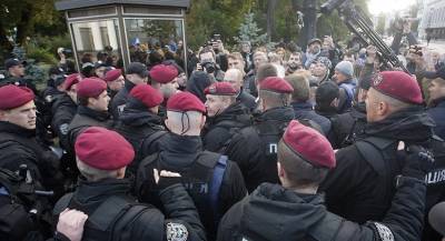 В Киеве проходят столкновения националистов с полицией