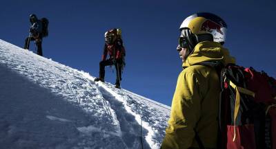 Альпинисты погибли при восхождении на гору в Непале