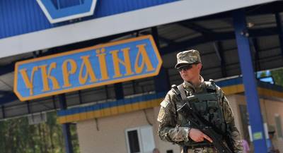 Украинские военные отказались пропустить в Крым россиянок