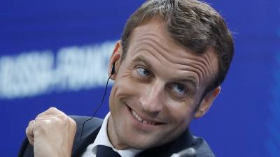Макрон отказался принять отставку главы МВД Франции