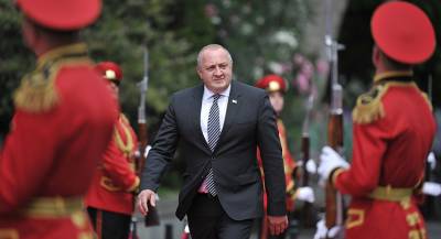 Президент Грузии добирался до избирательного участка пешком