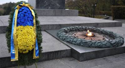 Порошенко поздравил украинцев с годовщиной изгнания нацистов