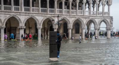 Наводнение затопило исторический центр Венеции