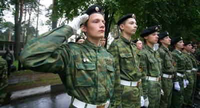 Лукашенко собирает армию из студентов