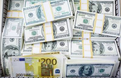 Сила в традициях: российские миллионеры хранят большую часть денег за рубежом