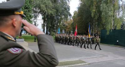 На Украине официально сменили воинское приветствие