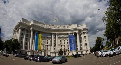 В Киеве отказались закрывать российские генкольсульства