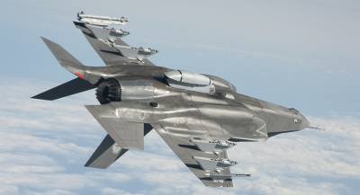 «Боевой дебют» истребителя F-35 в США назвали потерей времени