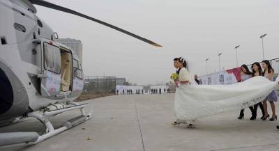 Молодожёны разбились на вертолёте сразу после свадьбы