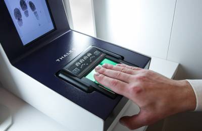 Банкам велели доложить о готовности к сбору биометрии