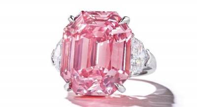Редчайший розовый бриллиант продан за рекордную сумму