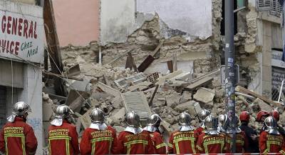 Под обломками зданий в Марселе обнаружены двое погибших