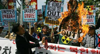 Китай призвал Корею усилить координацию по денуклеаризации