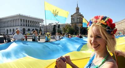 КС одобрил закрепление курса Украины на ЕС и НАТО