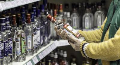 Россиянина экстрадировали из Греции за «продажу» алкоголя