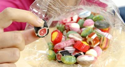 Девочка в США подкладывала иглы в конфеты